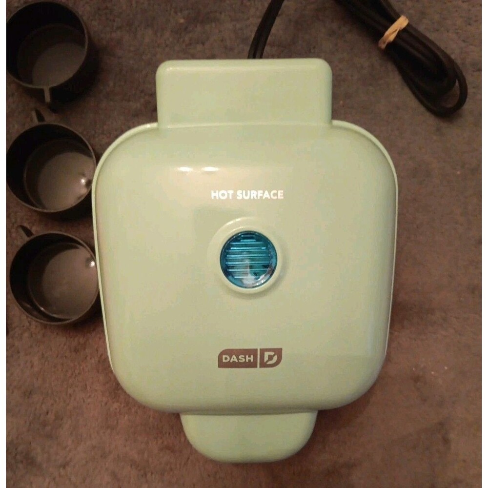 Dash Egg Bite Maker. 4 Bites. - Picture 2 of 8